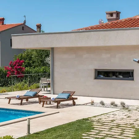Viviana Valbandon Heated Pool Villa *
