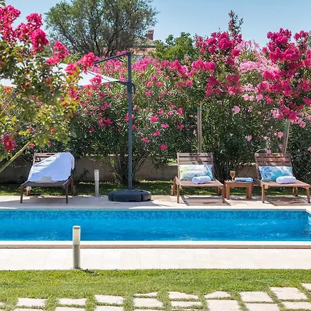 Villa Viviana Valbandon Heated Pool
