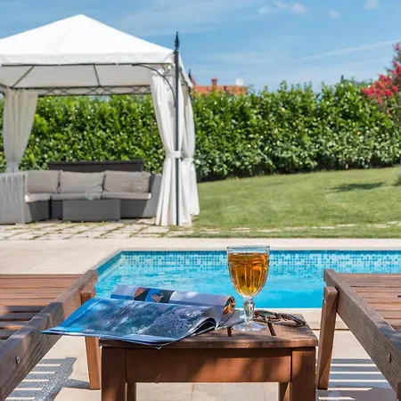 Viviana Valbandon Heated Pool Villa Fažana