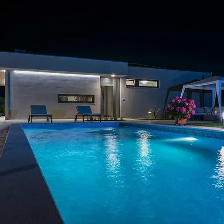 Villa Viviana Valbandon Heated Pool Fažana