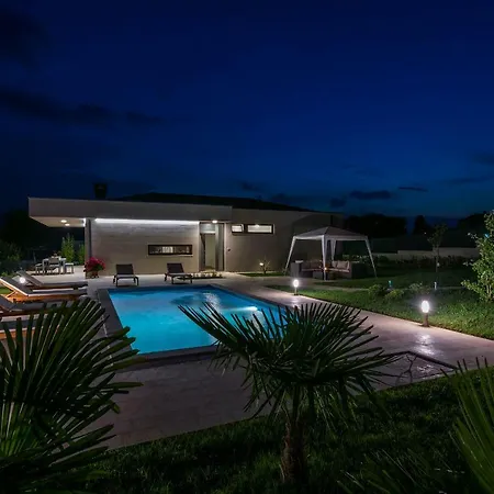 Villa Viviana Valbandon Heated Pool Fažana