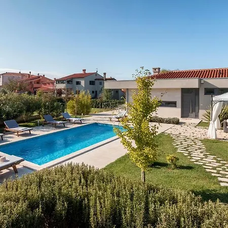 Viviana Valbandon Heated Pool Villa Fažana