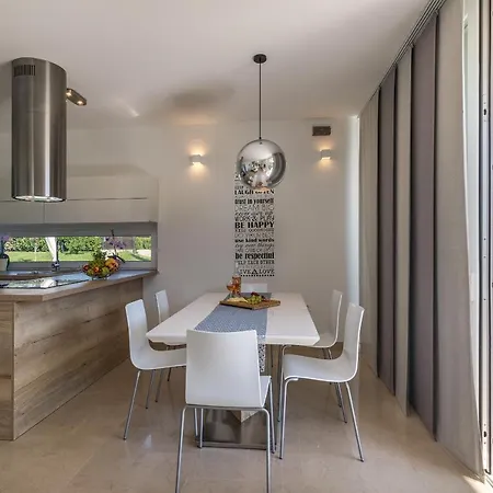 Viviana Valbandon Heated Pool Villa *