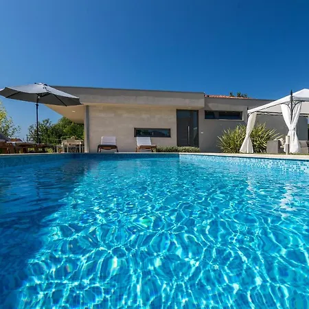 Viviana Valbandon Heated Pool Fažana